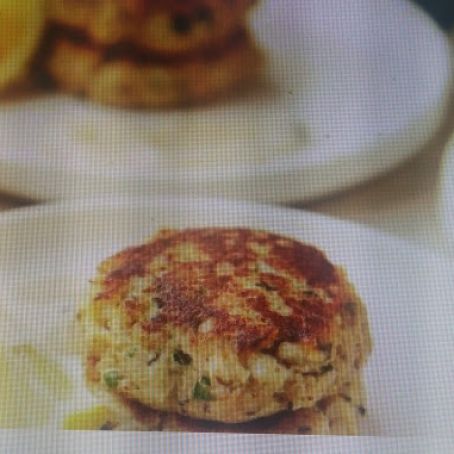 CLASSIC OLD BAY CRAB CAKES